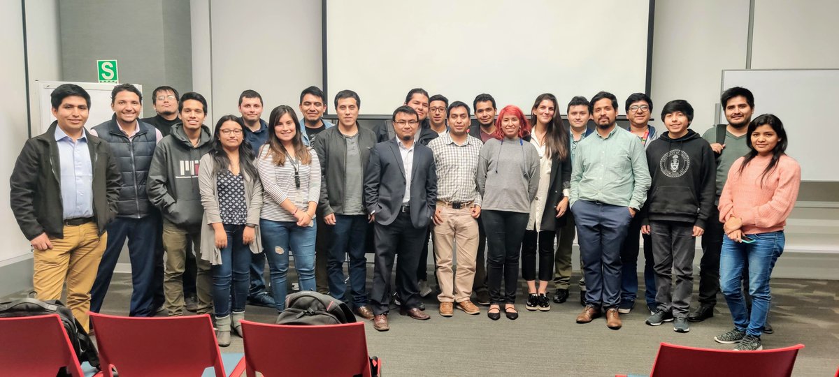 Dr. Omar Costilla Reyes with students and organizers from Aporta Perú’s first advanced-analytics cohort in Lima.