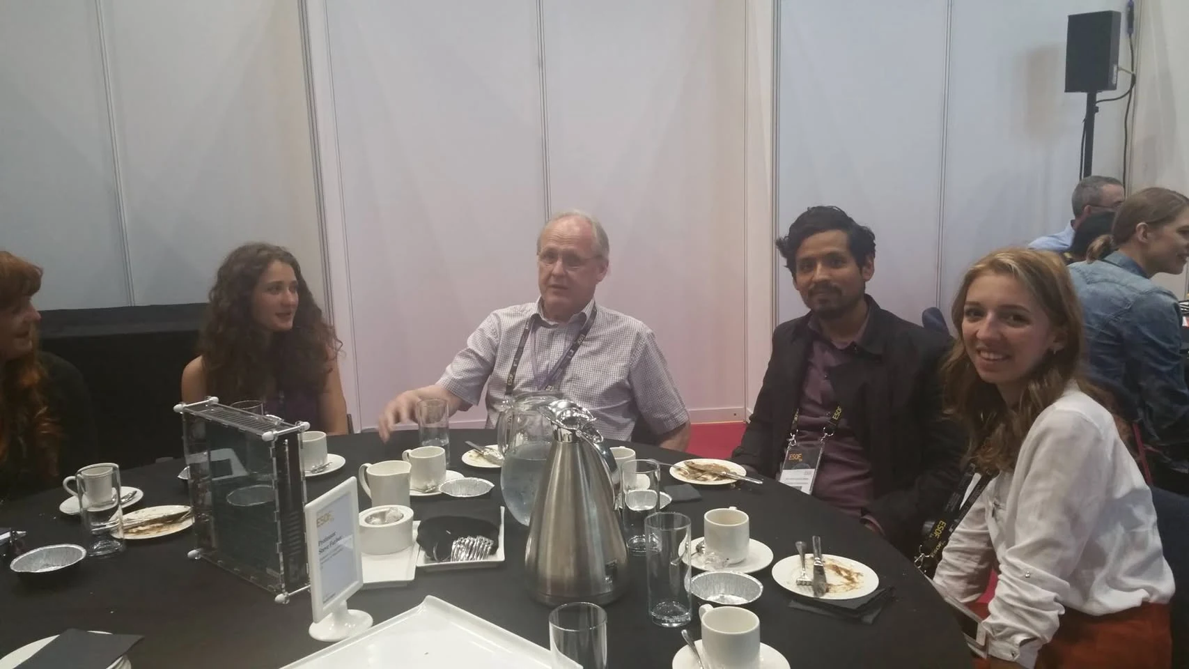 Dr. Omar Costilla Reyes shares lunch and a conversation with Professor Steve Furber and other attendees at ESOF 2016 in Manchester.