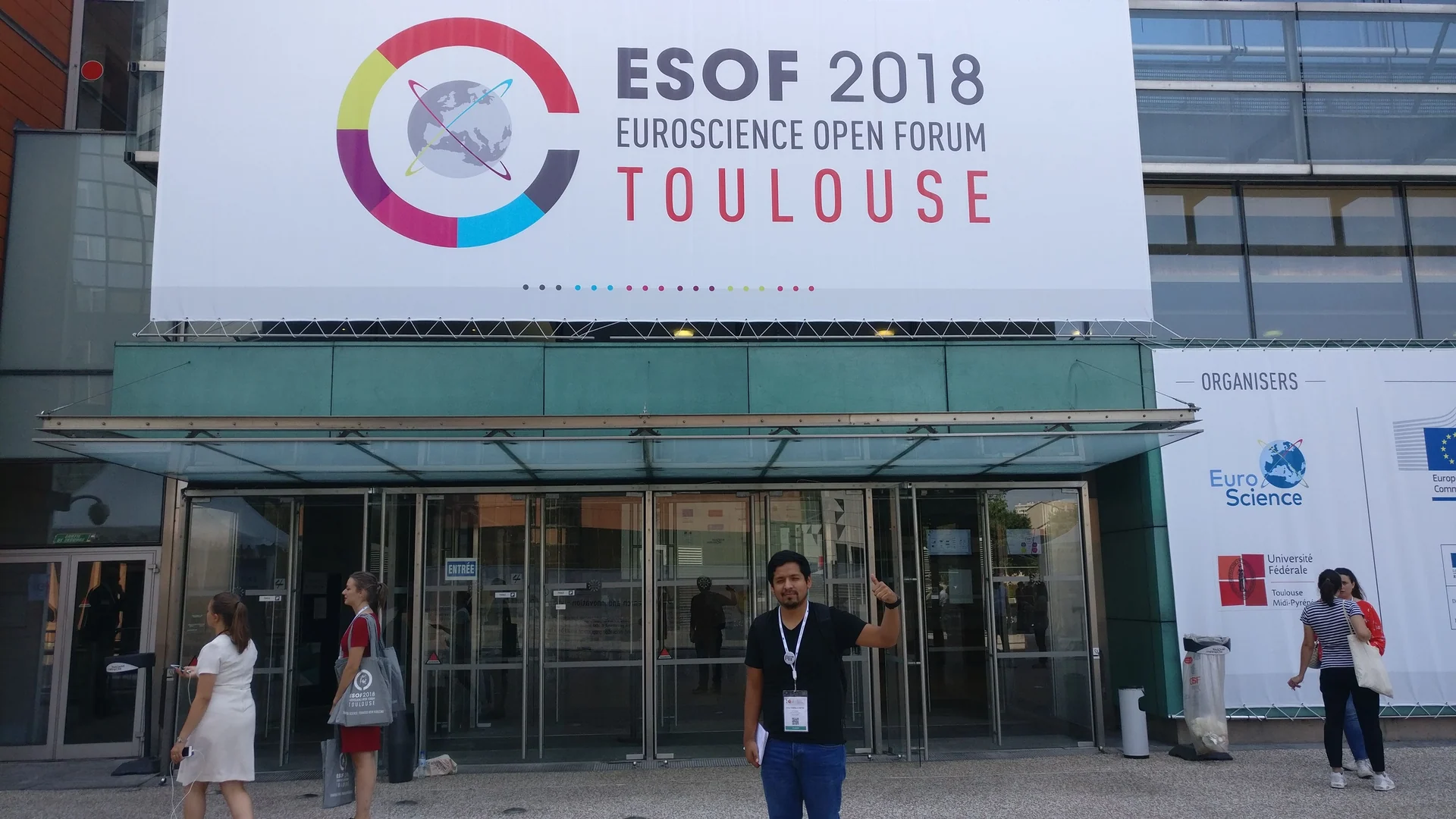 Dr. Omar Costilla Reyes in front of the ESOF 2018 EuroScience Open Forum banner in Toulouse, France.