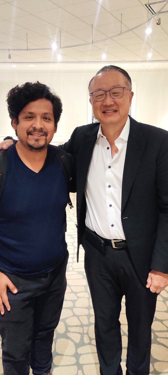Dr. Omar Costilla Reyes with Jim Yong Kim, physician, anthropologist, and global health leader, at a Boston conference.